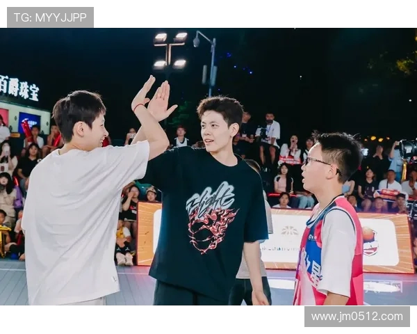 杨磊专访:从青涩少年到篮球明星的成长之路回顾 杨磊专访:从青涩少年到篮球明星的成长之路回顾