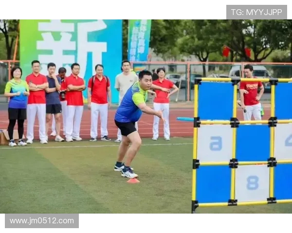 李丽独家分享飞盘技巧与心得体会助你轻松掌握这项运动的魅力与乐趣 李丽独家分享飞盘技巧与心得体会助你轻松掌握这项运动的魅力与乐趣